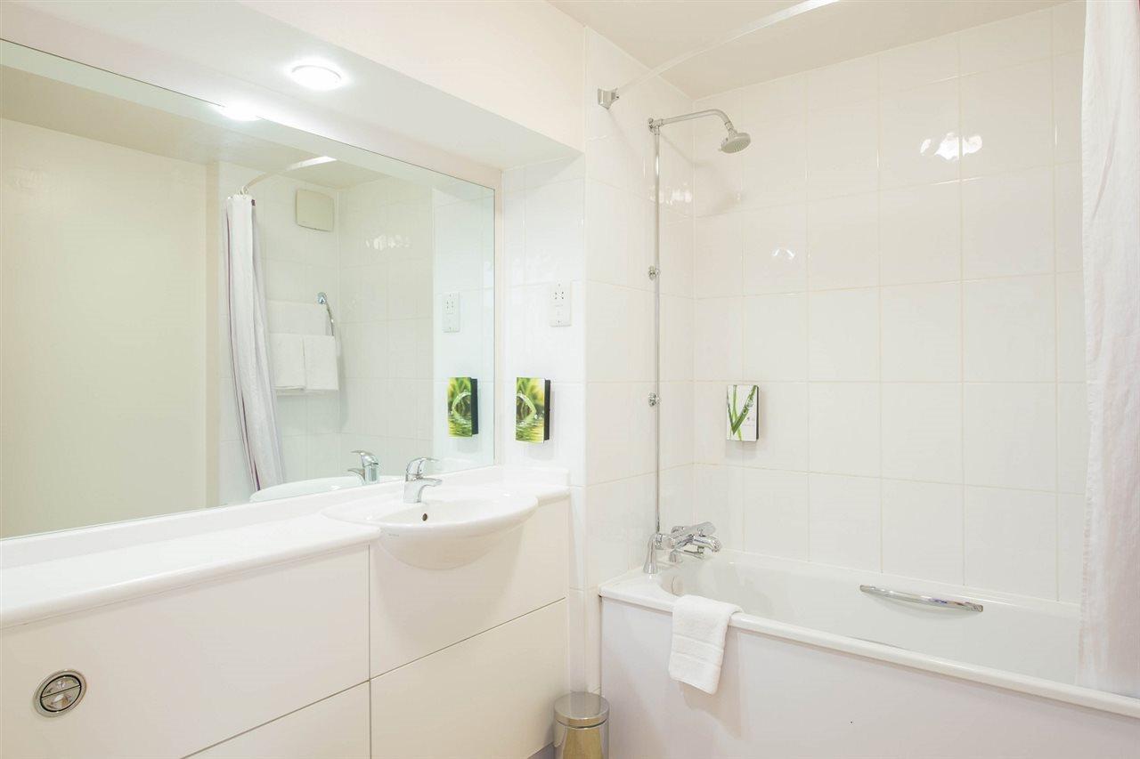 Premier Inn Bournemouth East מראה חיצוני תמונה