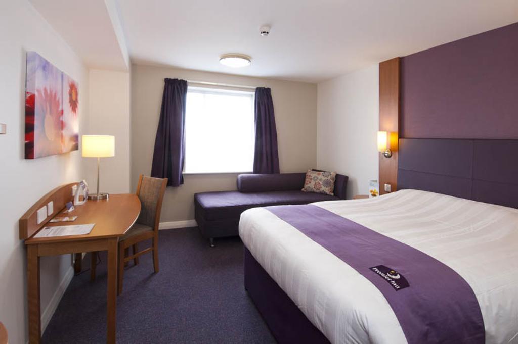 Premier Inn Bournemouth East מראה חיצוני תמונה