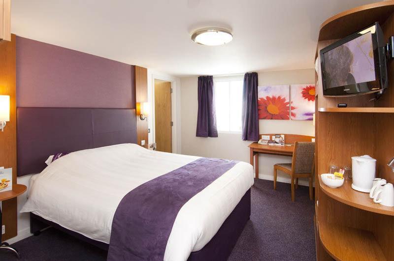 Premier Inn Bournemouth East מראה חיצוני תמונה